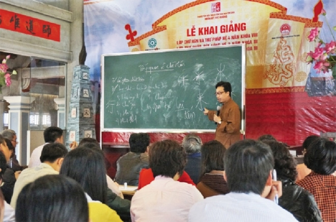 PGS nói về đề xuất dạy chữ Hán:Sao bắt con em ta học tử ngữ? - Ảnh 1.
