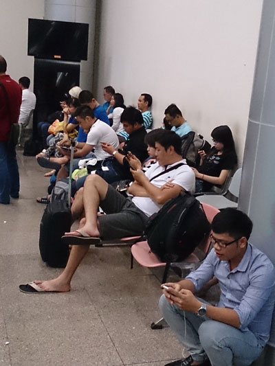 Đọc mọi lúc mọi nơi qua thiết bị di động đã trở thành trào lưu phổ biến Ảnh:QUANG HUY Đọc mọi lúc mọi nơi qua thiết bị di động đã trở thành trào lưu phổ biến Ảnh:QUANG HUY
