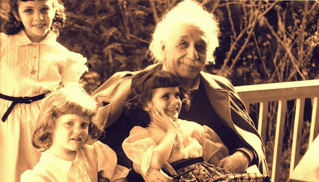 einstein-cac-con-gai