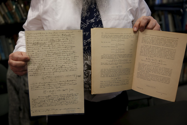 Những ghi chép của Einstein về sóng hấp dẫn năm 1916
