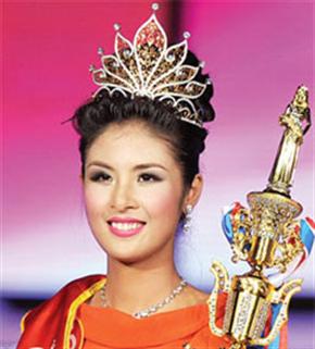 Vụt sáng trong phần thi ứng xử, cô gái Hà Nội Ngọc Hân đã trở thành tân chủ nhân của vương miện Hoa hậu Việt Nam 2010.